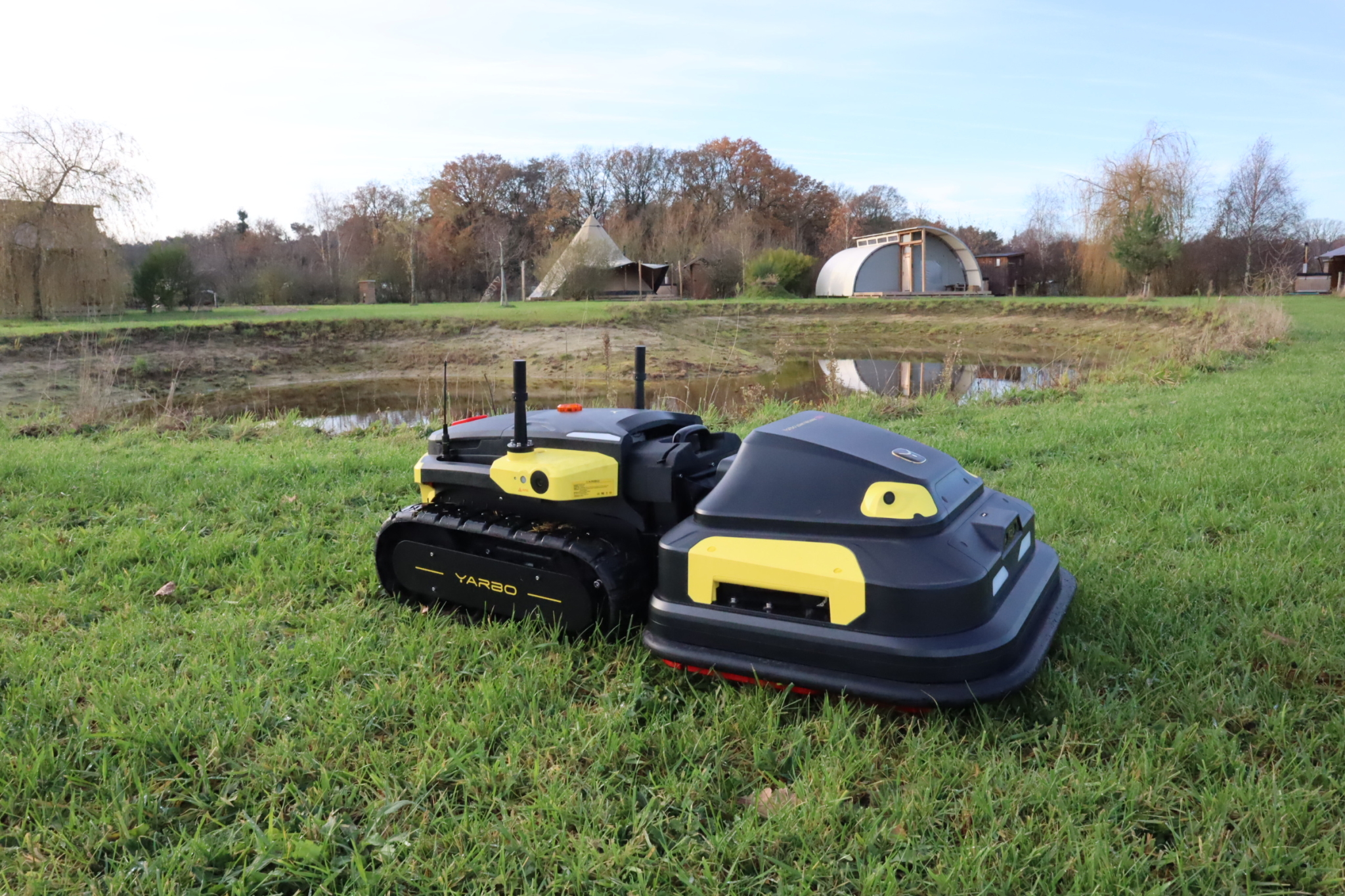 Yarbo robot voor erf